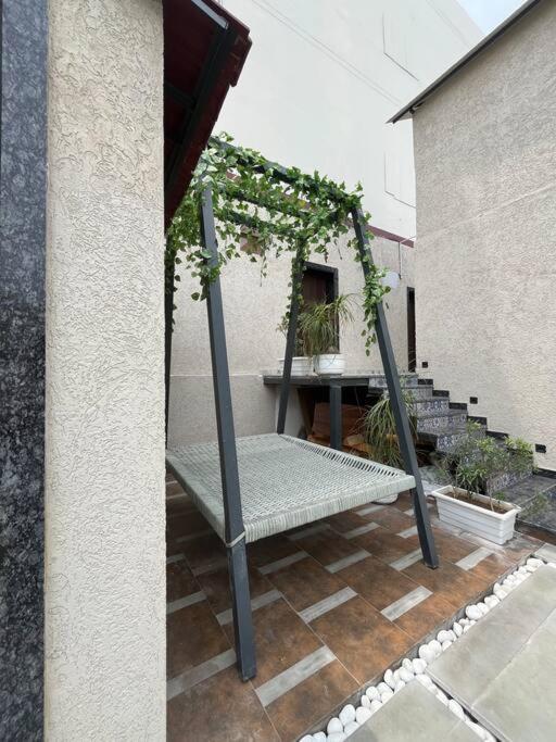 Saiba Outhouse- 4 Bed Room- Pool- Theatre- Partyhall- Garden & Terrace Sitting Area Jaipur Eksteriør billede