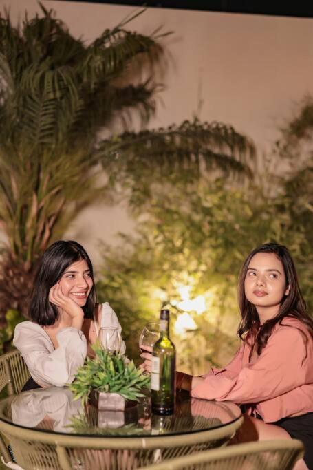 Saiba Outhouse- 4 Bed Room- Pool- Theatre- Partyhall- Garden & Terrace Sitting Area Jaipur Eksteriør billede