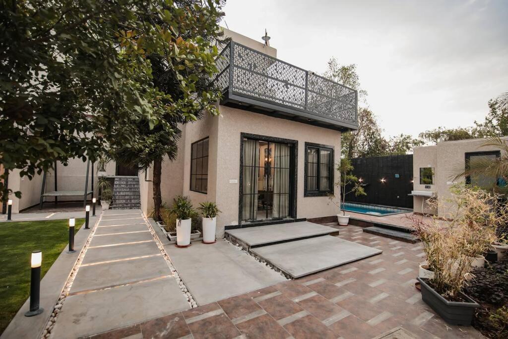 Saiba Outhouse- 4 Bed Room- Pool- Theatre- Partyhall- Garden & Terrace Sitting Area Jaipur Eksteriør billede