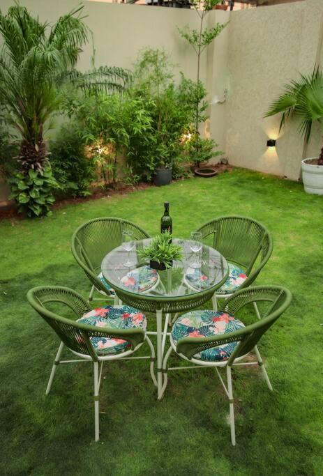 Saiba Outhouse- 4 Bed Room- Pool- Theatre- Partyhall- Garden & Terrace Sitting Area Jaipur Eksteriør billede