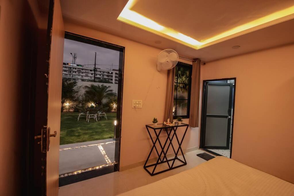Saiba Outhouse- 4 Bed Room- Pool- Theatre- Partyhall- Garden & Terrace Sitting Area Jaipur Eksteriør billede