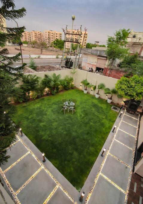 Saiba Outhouse- 4 Bed Room- Pool- Theatre- Partyhall- Garden & Terrace Sitting Area Jaipur Eksteriør billede