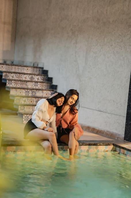 Saiba Outhouse- 4 Bed Room- Pool- Theatre- Partyhall- Garden & Terrace Sitting Area Jaipur Eksteriør billede