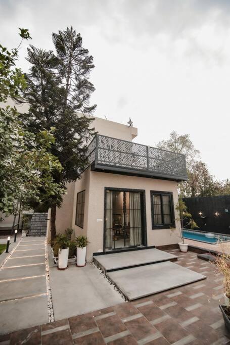 Saiba Outhouse- 4 Bed Room- Pool- Theatre- Partyhall- Garden & Terrace Sitting Area Jaipur Eksteriør billede