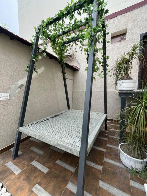 Saiba Outhouse- 4 Bed Room- Pool- Theatre- Partyhall- Garden & Terrace Sitting Area Jaipur Eksteriør billede