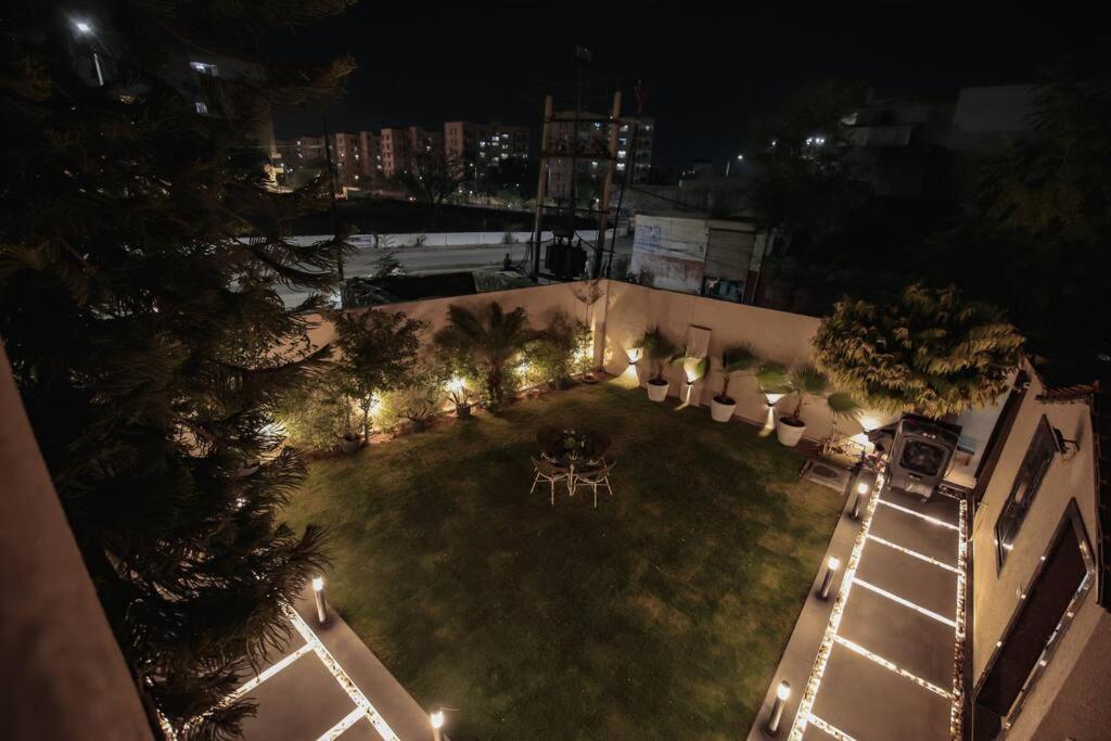 Saiba Outhouse- 4 Bed Room- Pool- Theatre- Partyhall- Garden & Terrace Sitting Area Jaipur Eksteriør billede