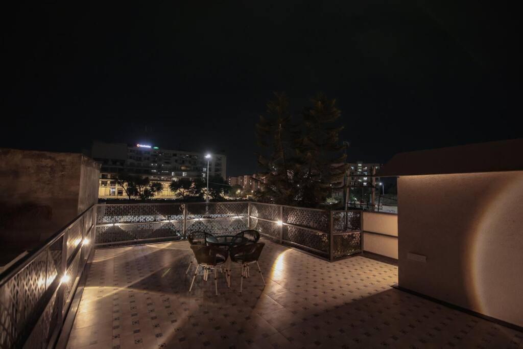 Saiba Outhouse- 4 Bed Room- Pool- Theatre- Partyhall- Garden & Terrace Sitting Area Jaipur Eksteriør billede