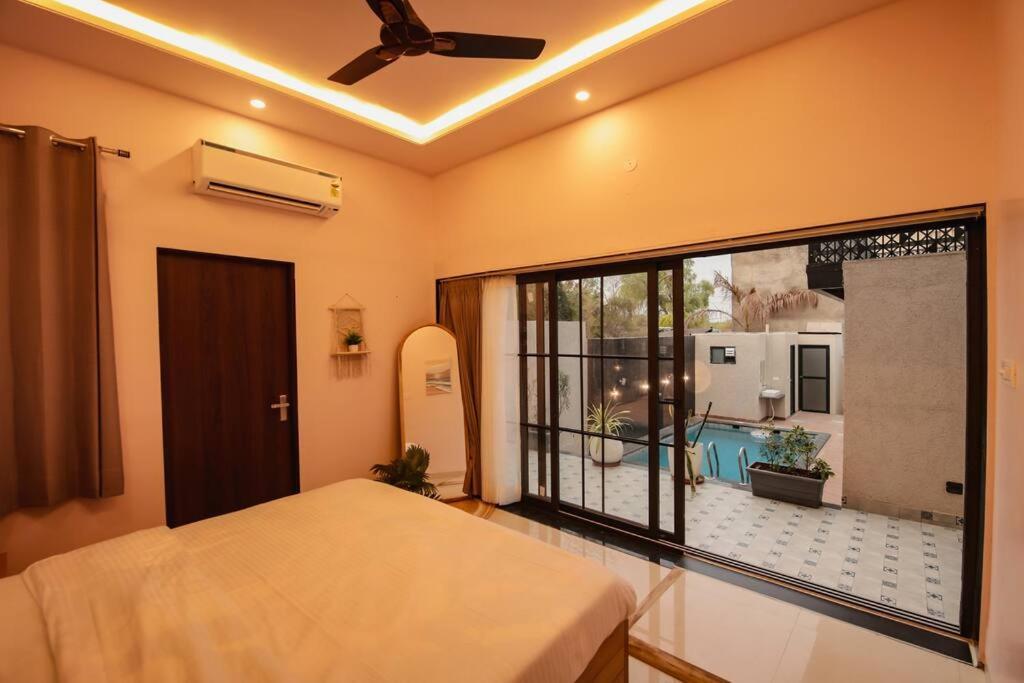 Saiba Outhouse- 4 Bed Room- Pool- Theatre- Partyhall- Garden & Terrace Sitting Area Jaipur Eksteriør billede