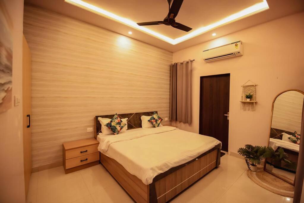 Saiba Outhouse- 4 Bed Room- Pool- Theatre- Partyhall- Garden & Terrace Sitting Area Jaipur Eksteriør billede