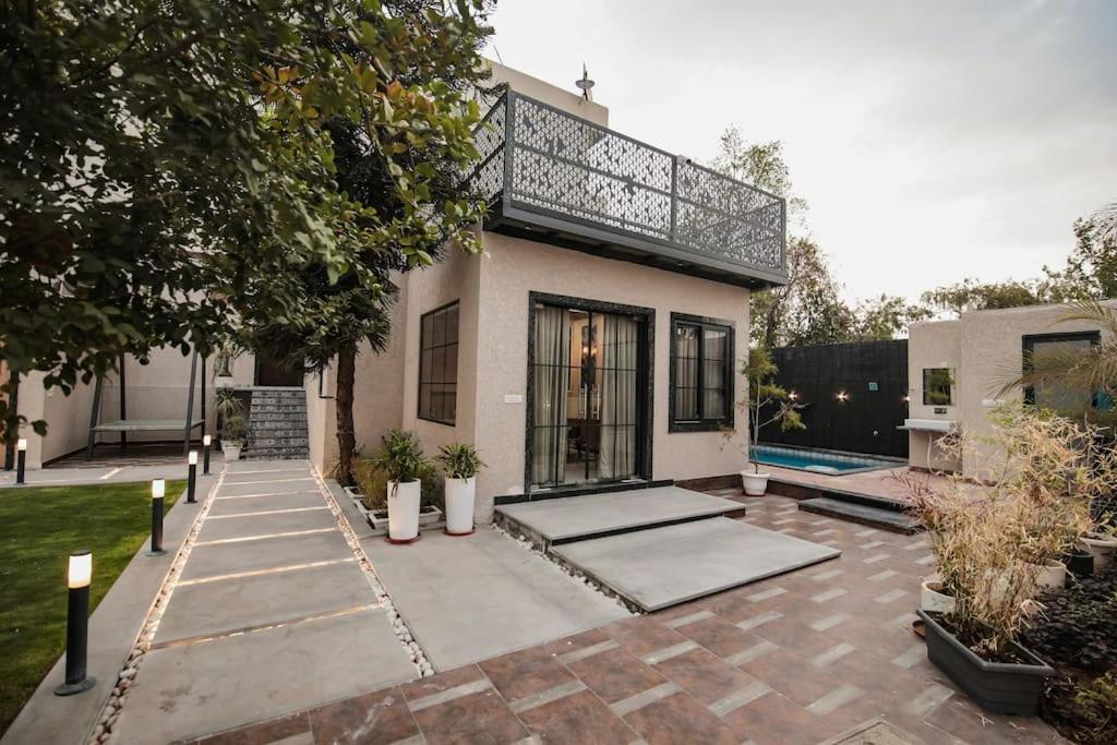 Saiba Outhouse- 4 Bed Room- Pool- Theatre- Partyhall- Garden & Terrace Sitting Area Jaipur Eksteriør billede