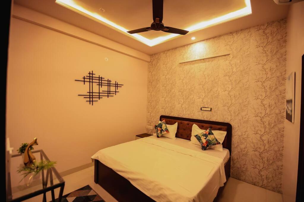Saiba Outhouse- 4 Bed Room- Pool- Theatre- Partyhall- Garden & Terrace Sitting Area Jaipur Eksteriør billede