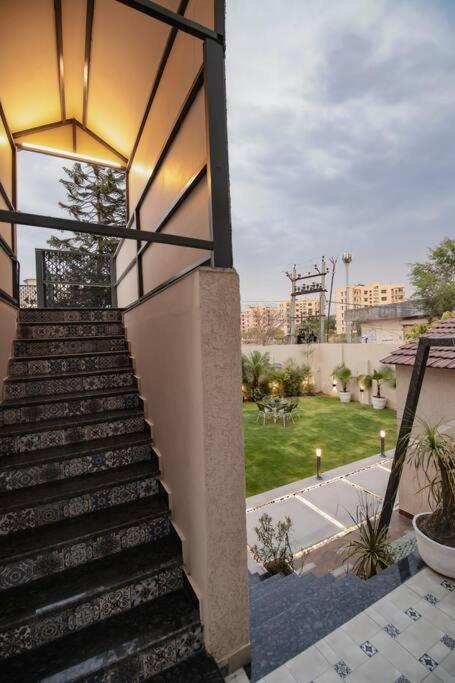 Saiba Outhouse- 4 Bed Room- Pool- Theatre- Partyhall- Garden & Terrace Sitting Area Jaipur Eksteriør billede